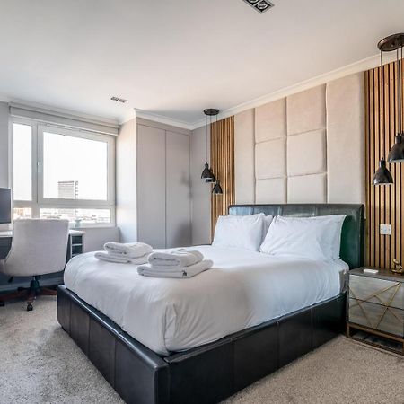 Canary Wharf Retreat With Free Secure Parking London Exterior photo