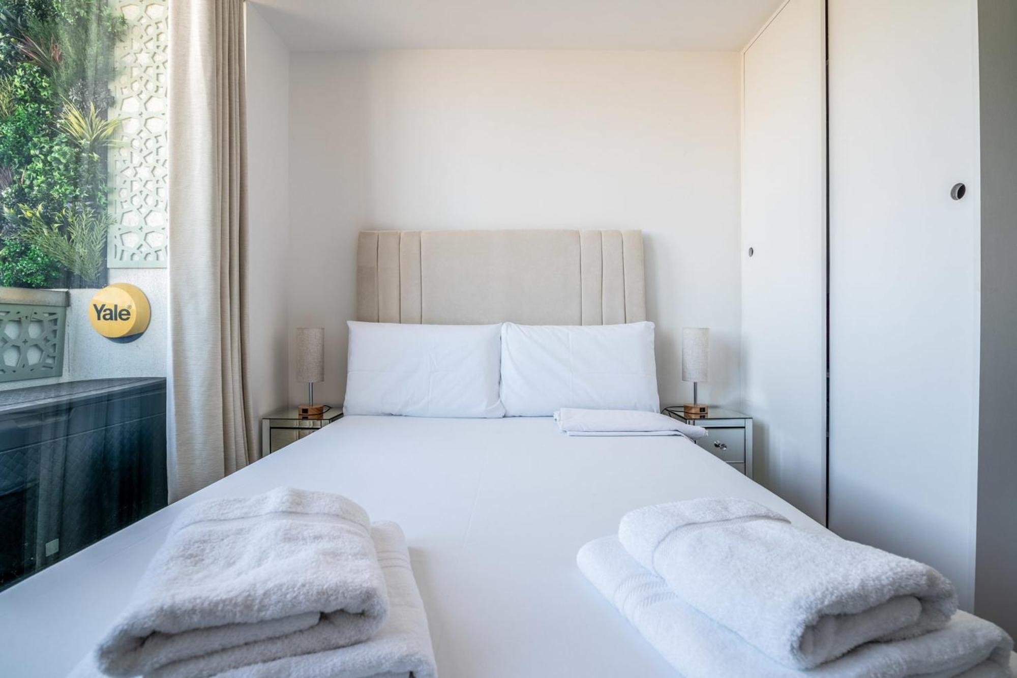 Canary Wharf Retreat With Free Secure Parking London Exterior photo