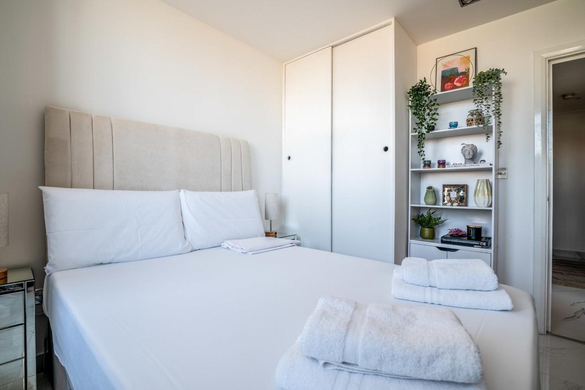 Canary Wharf Retreat With Free Secure Parking London Exterior photo